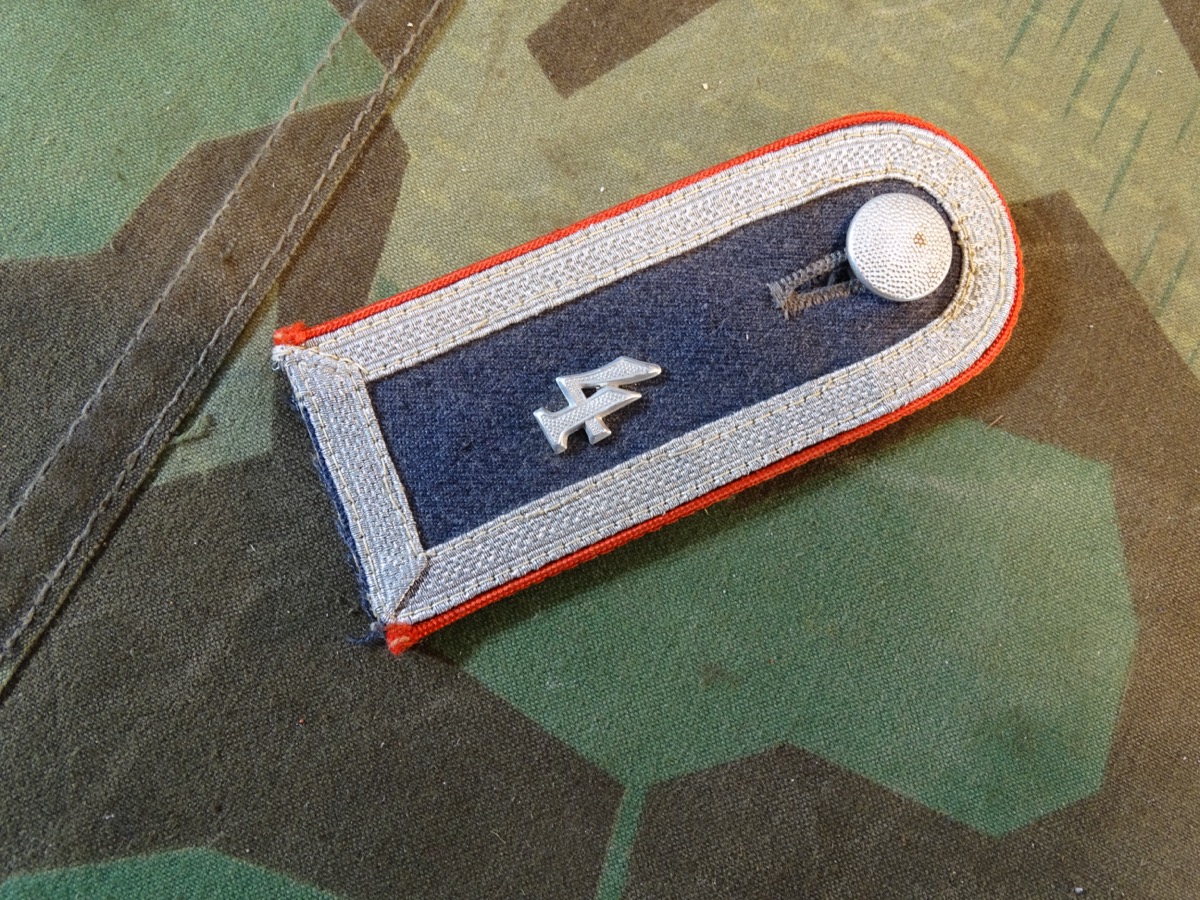 Schulterstück Unterfeldwebel Luftwaffe Flak Rgt. 4 zum einnähen, mit Schraubknopf