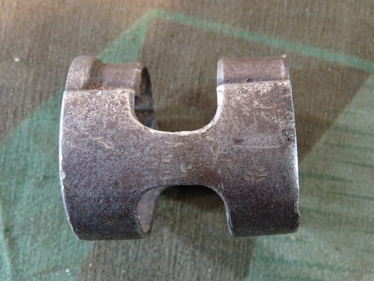 Vorderer Laufhaltering für K 98 , könnte für K 98 Karabiner 33/40 für Gebirgsjäger sein. 