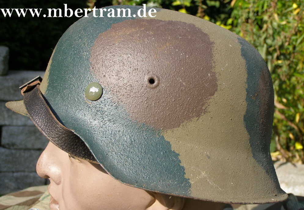 Wehrmachtsstahlhelm, M 42, Tarnfarbe, neu lackiert