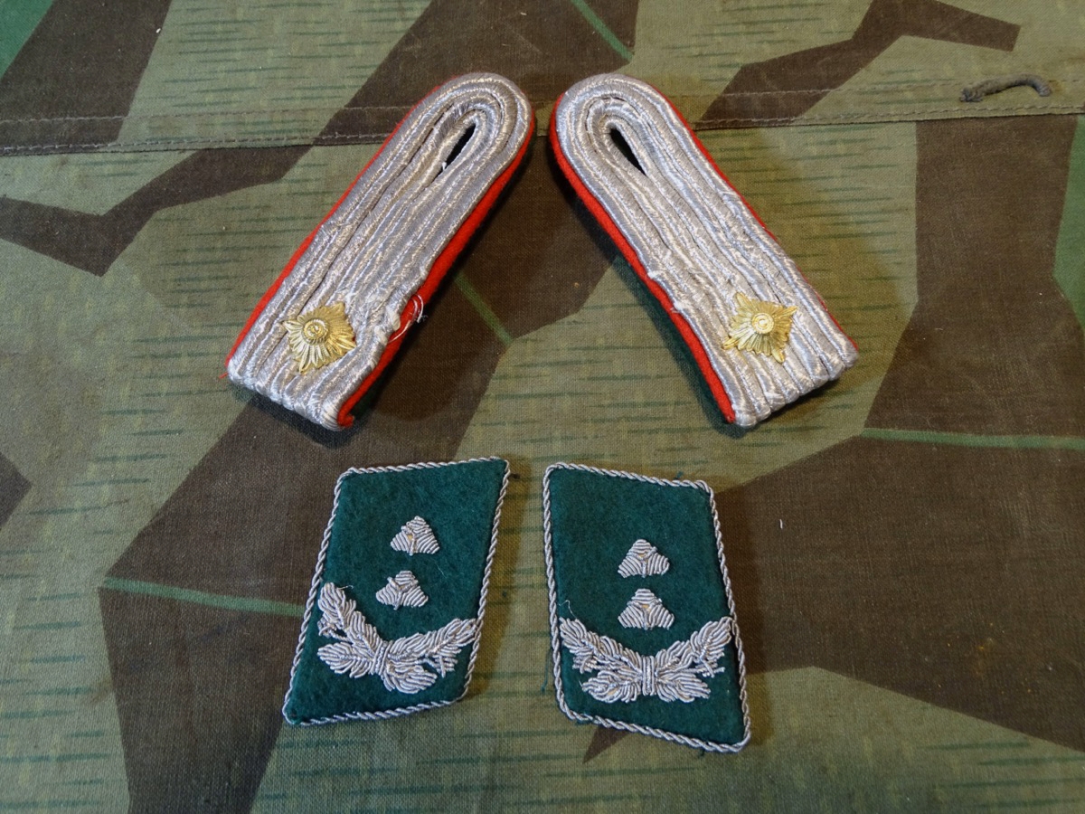 Satz Schulterklappen und Kragenspiegel Oberleutnant Luftwaffen Verwaltung / Beamter