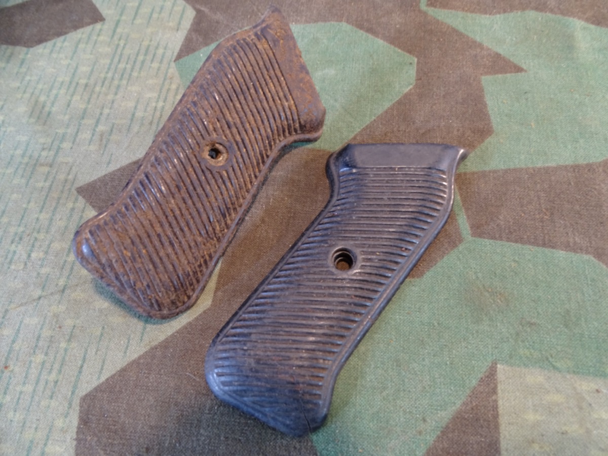 Pärchen originale Einzel Bakelit Griffschalen für Wehrmachts MP 40, Fundstücke 