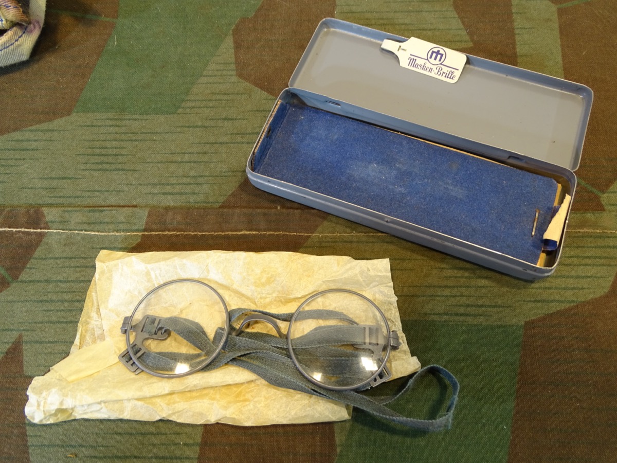Wehrmacht Maskenbrille in Etui Dienstbrille mit Etikett, Zustand 1-2