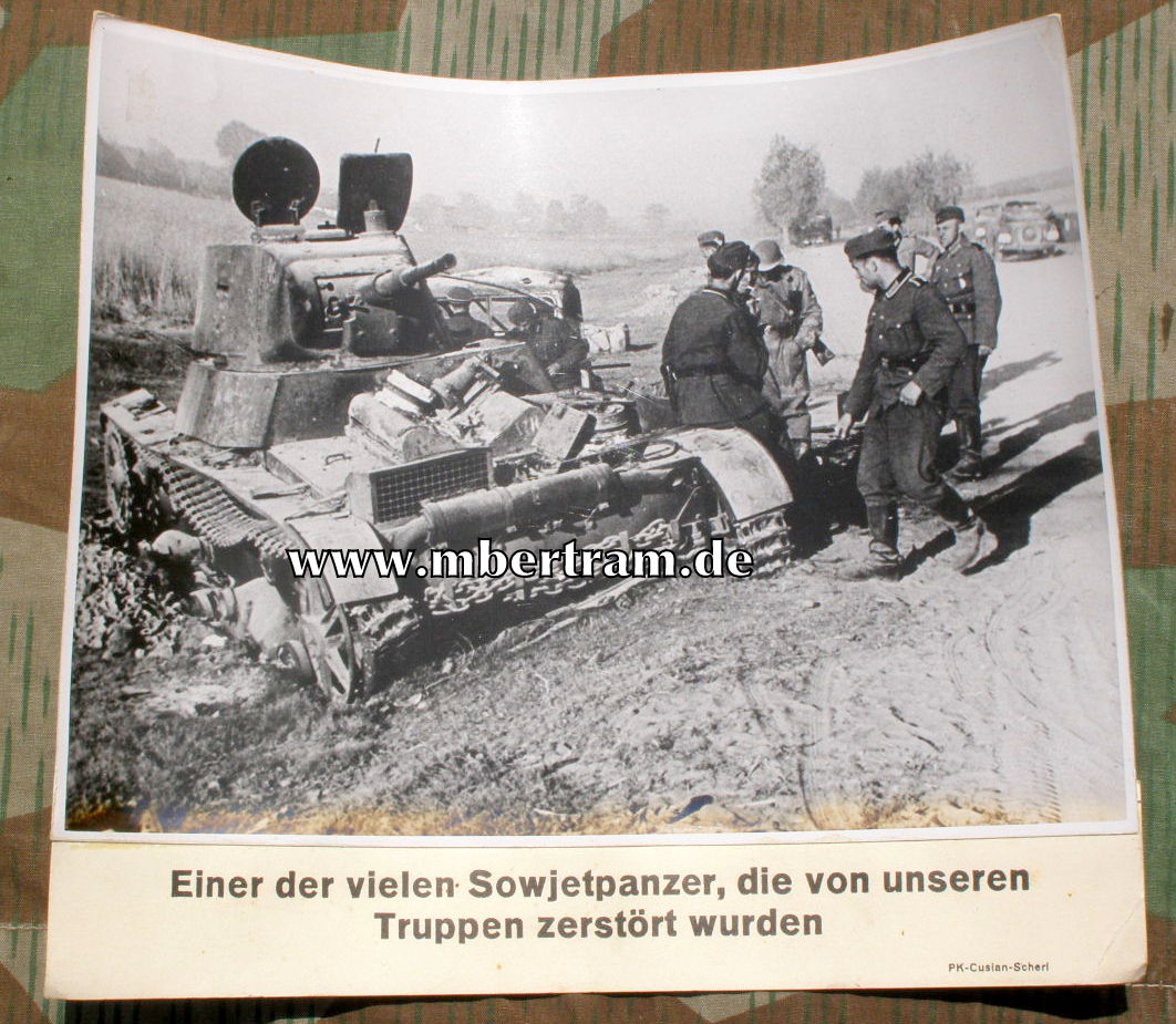 Grosses Pressefoto ca.17x24cm " Zerstörter Sowjetpanzer"