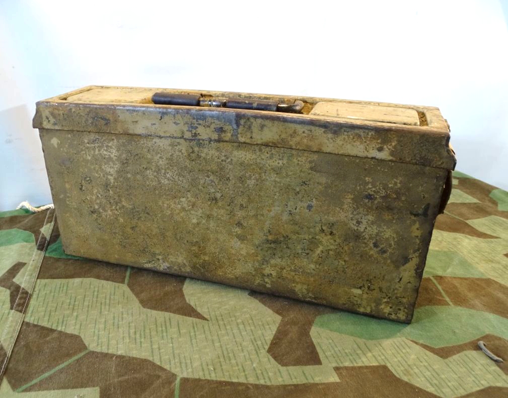 MG 34/42 Patronenkasten 41,  Afrika Korps, sandgelbe Tropenfarbe, Hst.: bzl ,( Fa. Eibia, Walsrode) WaA Adler 