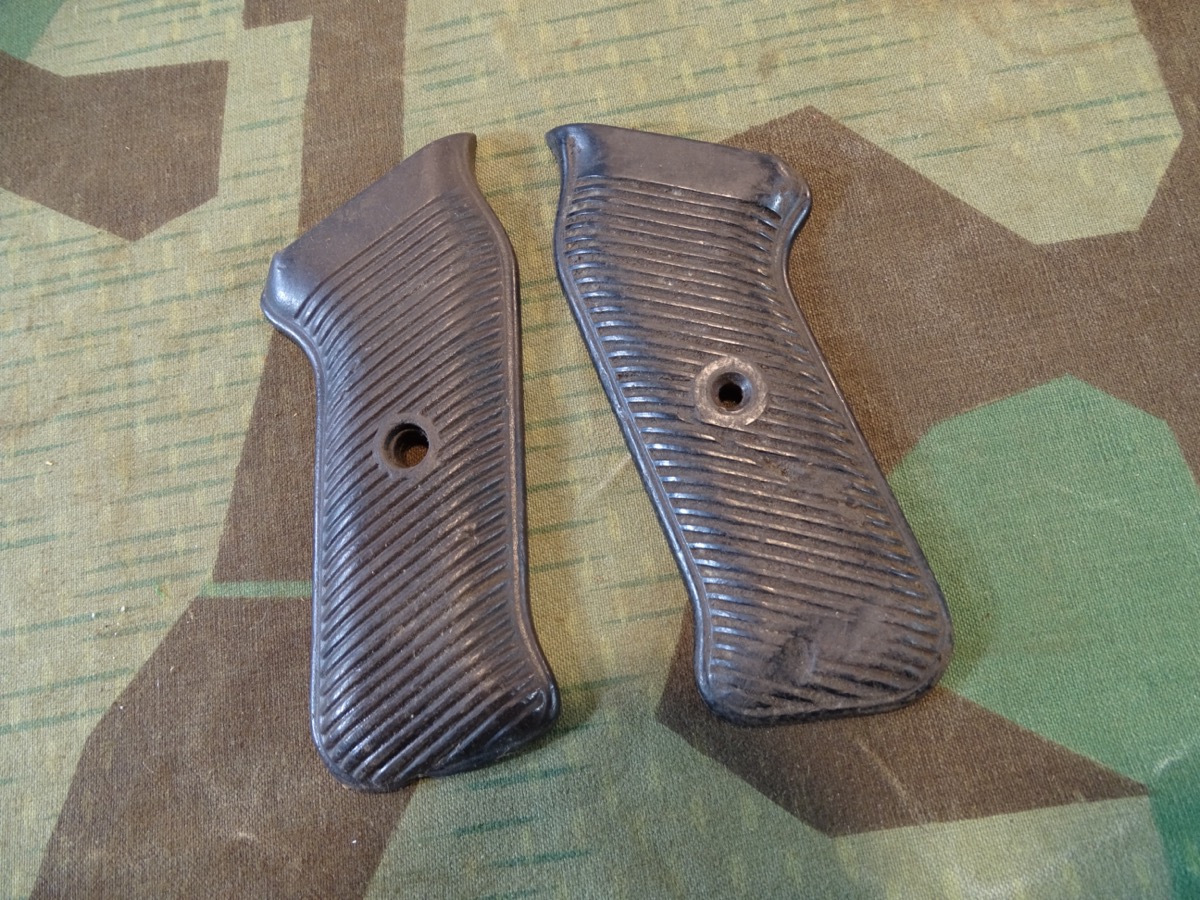 Pärchen originale Bakelit Griffschalen für Wehrmachts  MP 40 