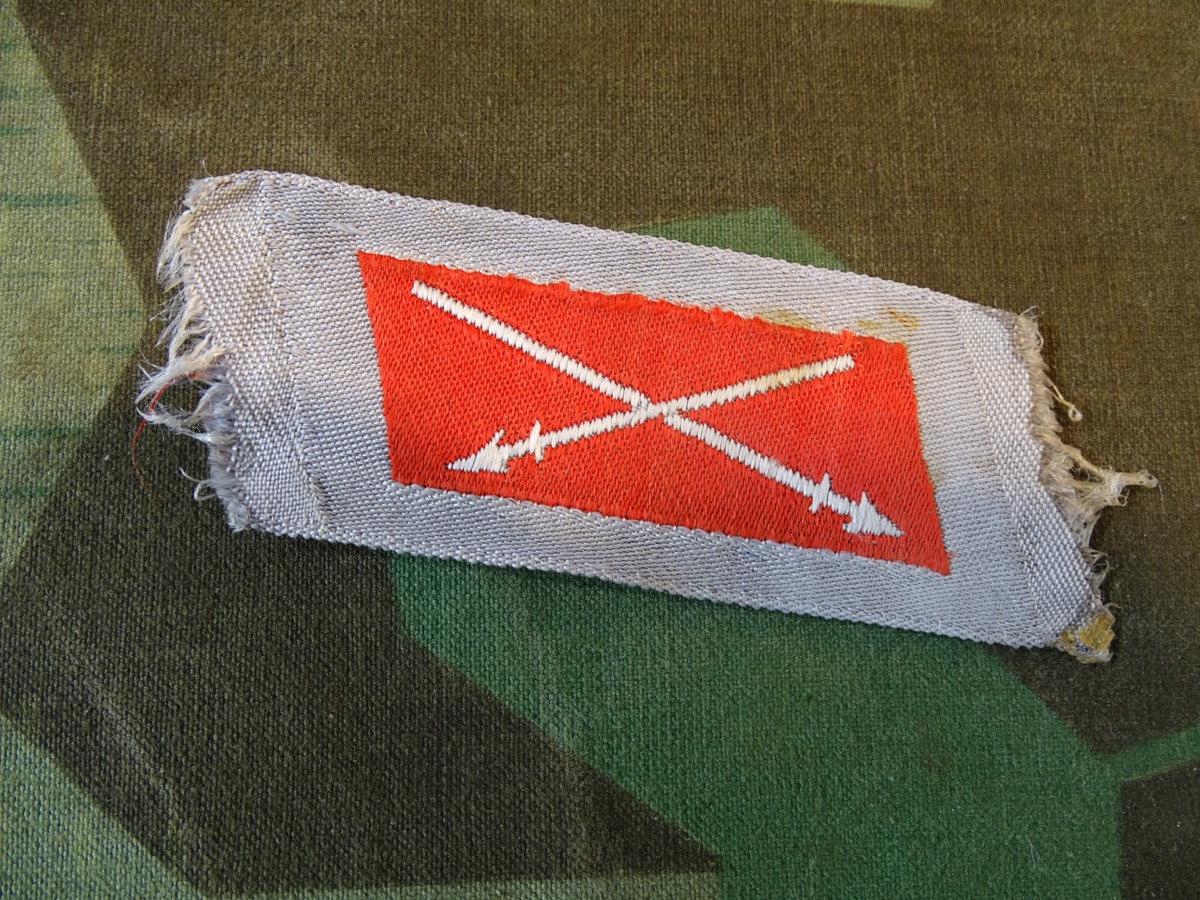 Wehrmacht Heer Kragenspiegel für Mannschaften der freiwilligen Kosaken Einheiten, gewebt auf hellem Grund
