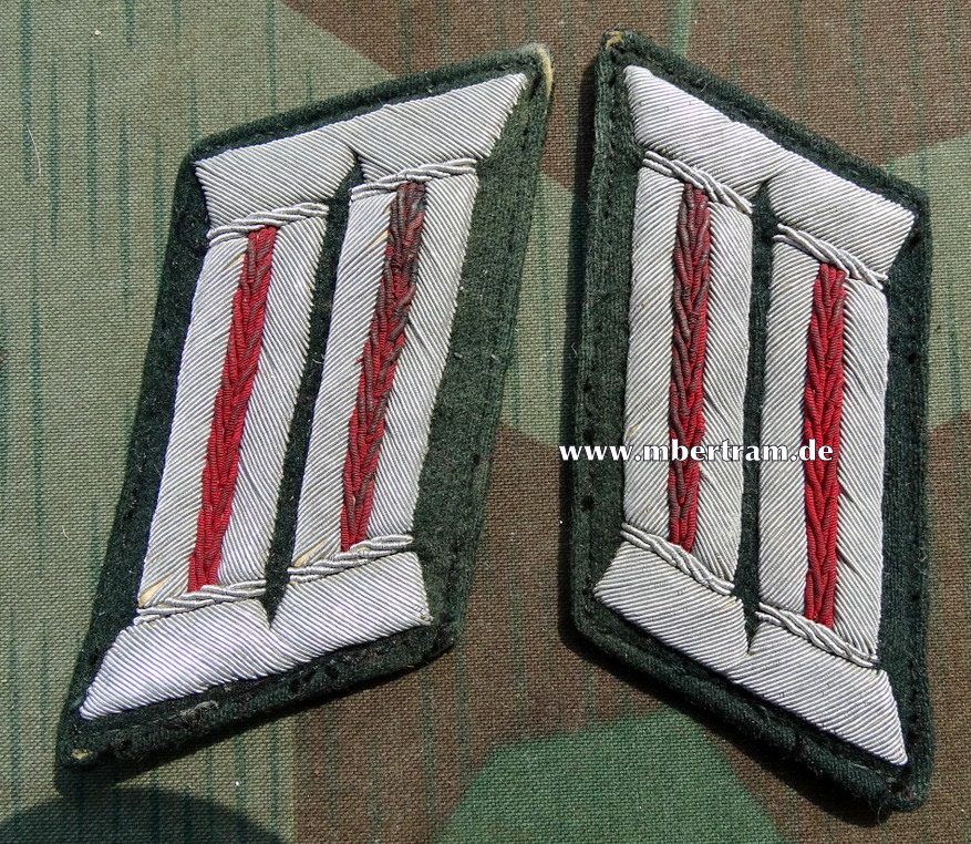 Paar Kragenspiegel Artillerie/ Sturmgeschütze. Offizier, Waffenfarbe rot