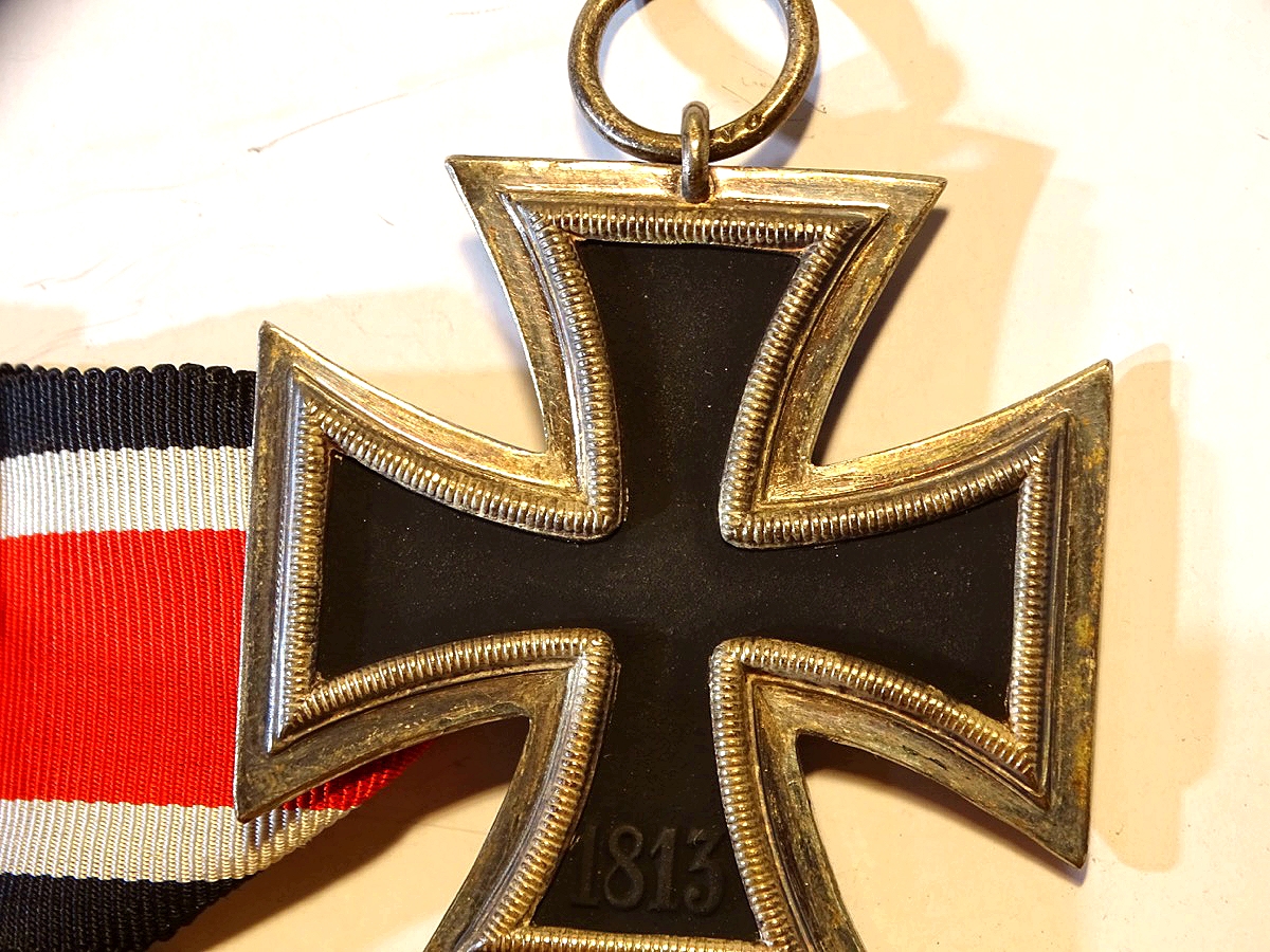 Eisernes Kreuz 2. Klasse 1939 mit Band, Herstellermarke 24, sehr schöne Erhaltung