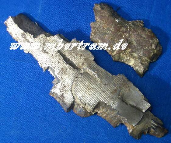 2461-1 2 Schwere Granatsplitter, Eisen, 2. Weltkrieg