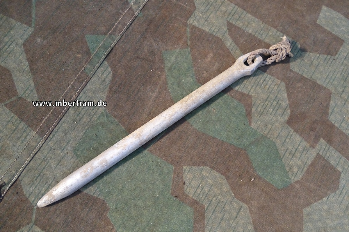 Waffen SS / Wehrmacht: Zelthäring,  Herstellermarke " GK&F 38"