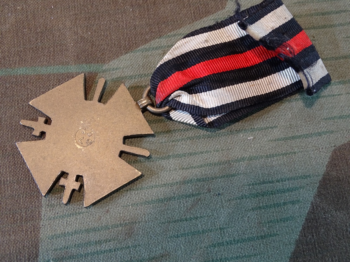 Ehrenkreuz für Frontkämpfer 1914/ 1918 mit Schwertern. Hst.: H.&Co.L. Hymmen & Co Lüdenscheid