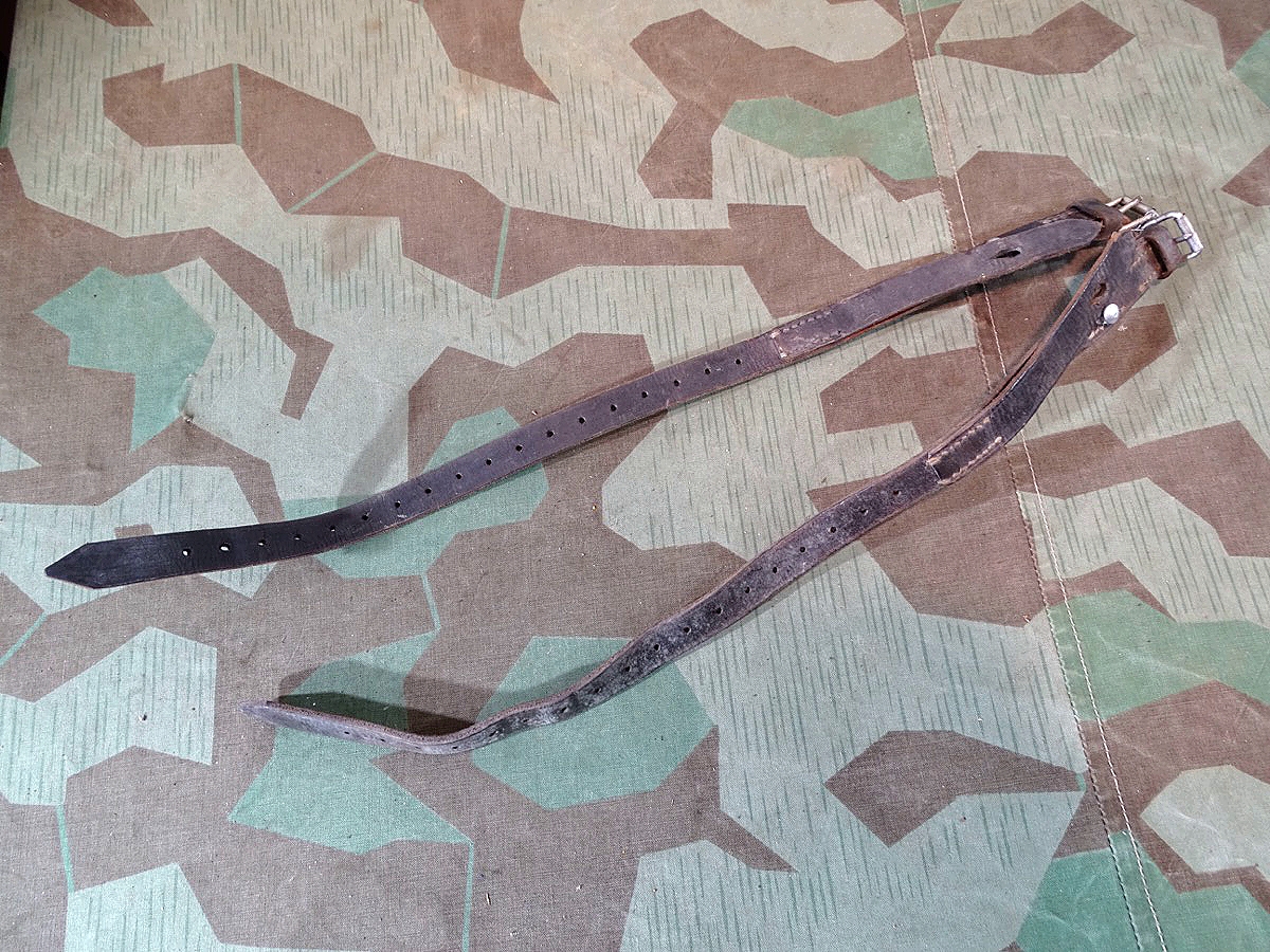 Pärchen schwarze Doppelpackriemen Wehrmacht, Hersteller Code - 1941