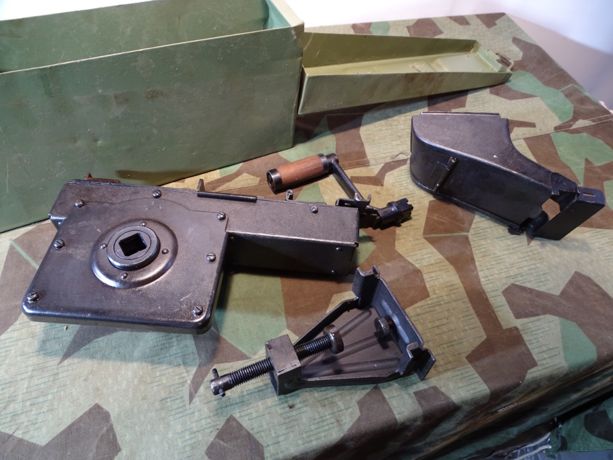 Gurtlader 34 für, MG 42/53 ( Auch für MG 42 und MG 34 nutzbar) mit Gurtkasten 