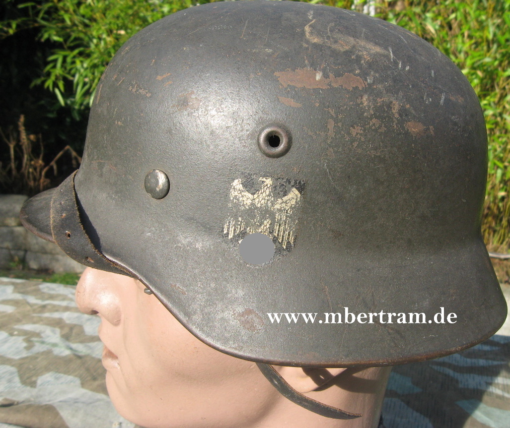 Wehrmacht Stahlhelm M 40, 1 Emblem, Originallackierung