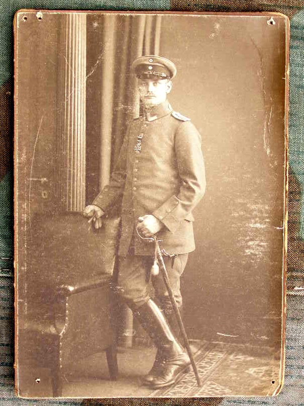 Unteroffizier, EK 2, feldgraue Uniform ,Mütze, IOD Degen