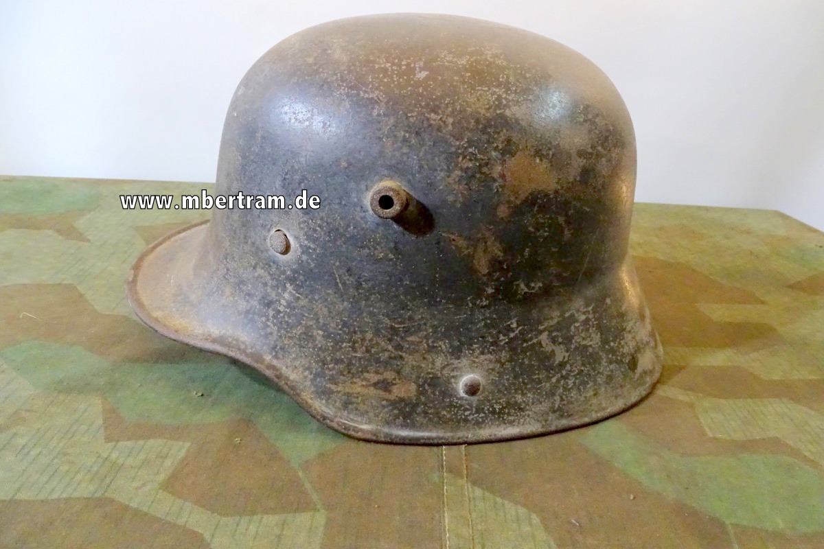 Helm M 17, Rand gestempelt mit ET 66, Schwarze Farbe, SS ?