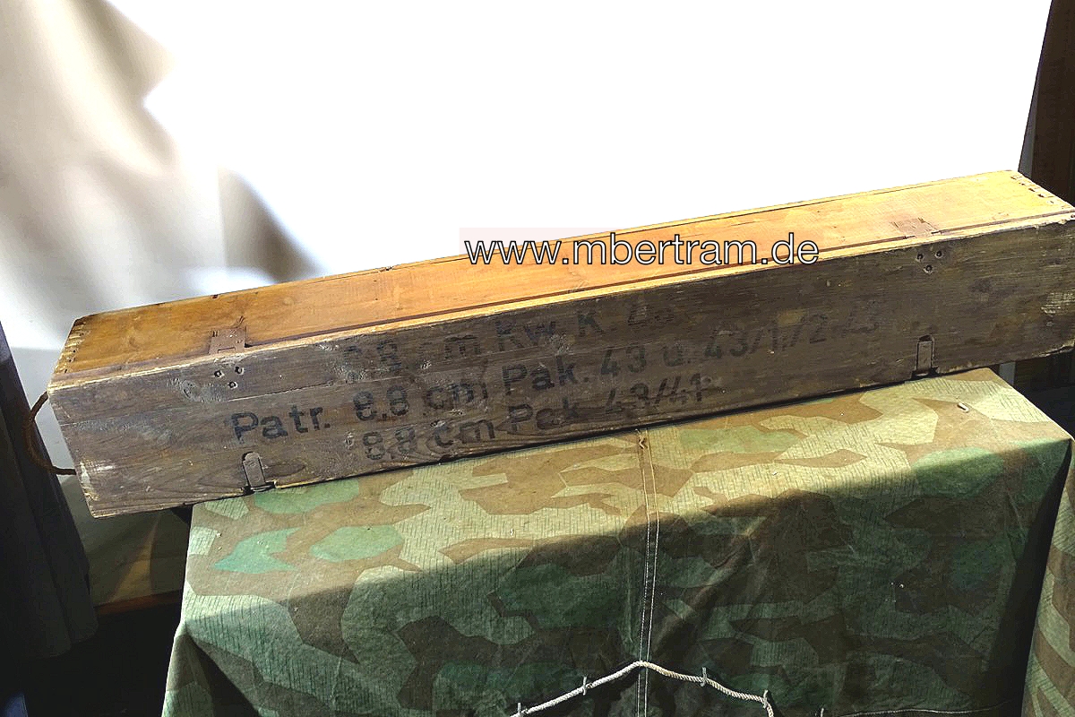 Munitions Kiste für 8,8cm KWK 43 Pz. Granate für Tiger 1 mit Beschriftung und Packzettel.