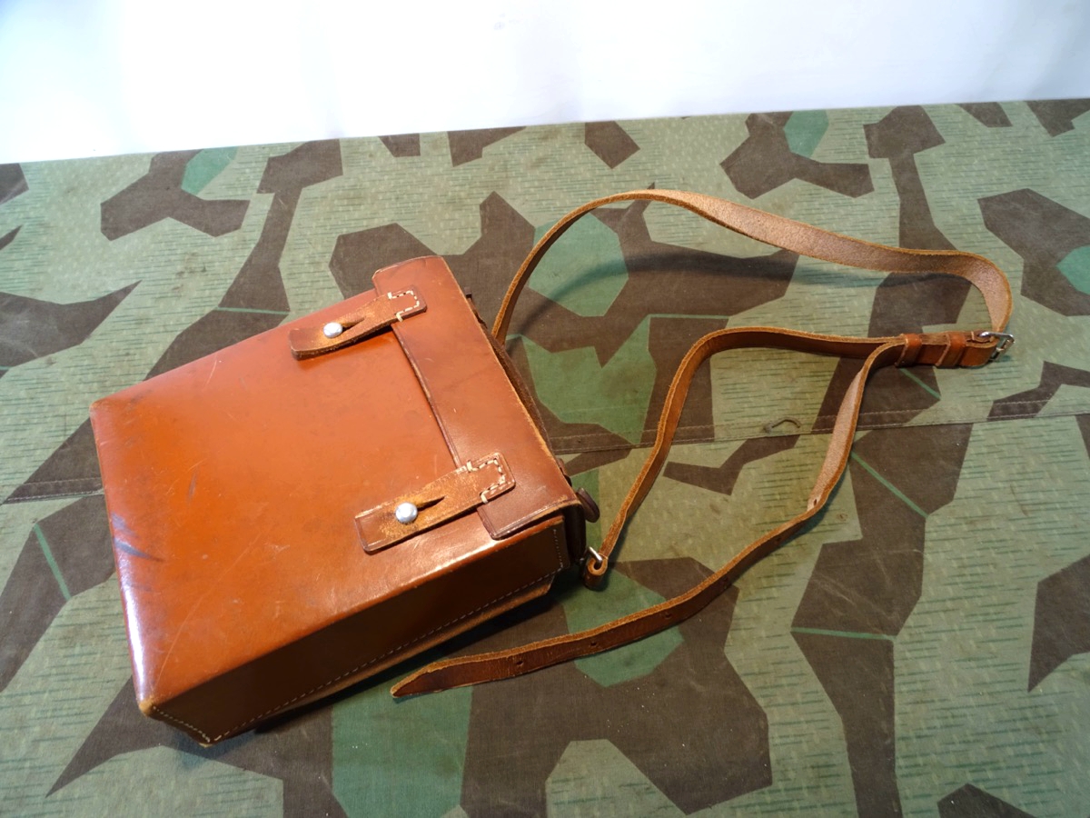Sanitäter Umhängetasche, braunes Leder, schöner Zustand, DRK Sanitätslager Babelsberg 
