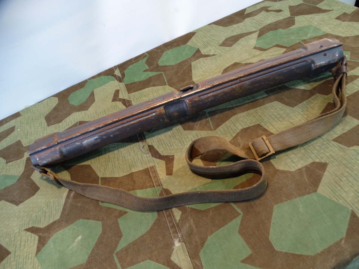 Ersatzlaufbehälter für MG 42,  Luftwaffe, Webriemen.  "Laufschützer 42" von 1942 Hst. Code "wa" 
