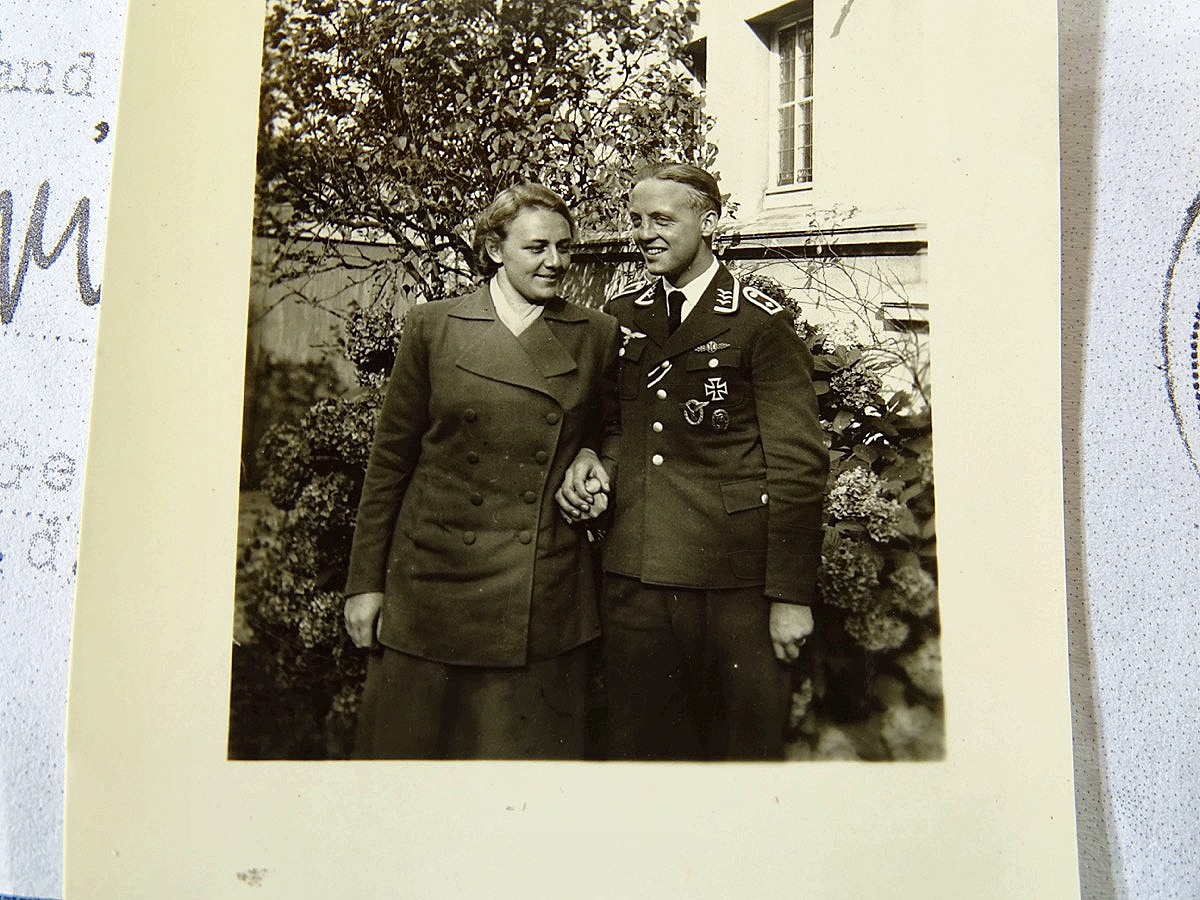 Fotonachlass mit Kopie der Urkunden, DK Gold Träger und Ehrenpokal Inhaber Jagdflieger d. Luftwaffe Fotonachlass mit Kopie der Urkunden, DK Gold Träger und Ehrenpokal Inhaber Jagdflieger d. Luftwaffe