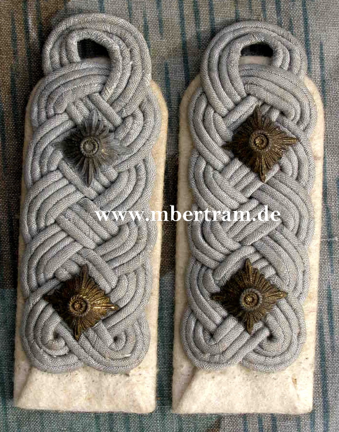 Paar Schulterklappen Oberst der Infanterie, zum einnähen.