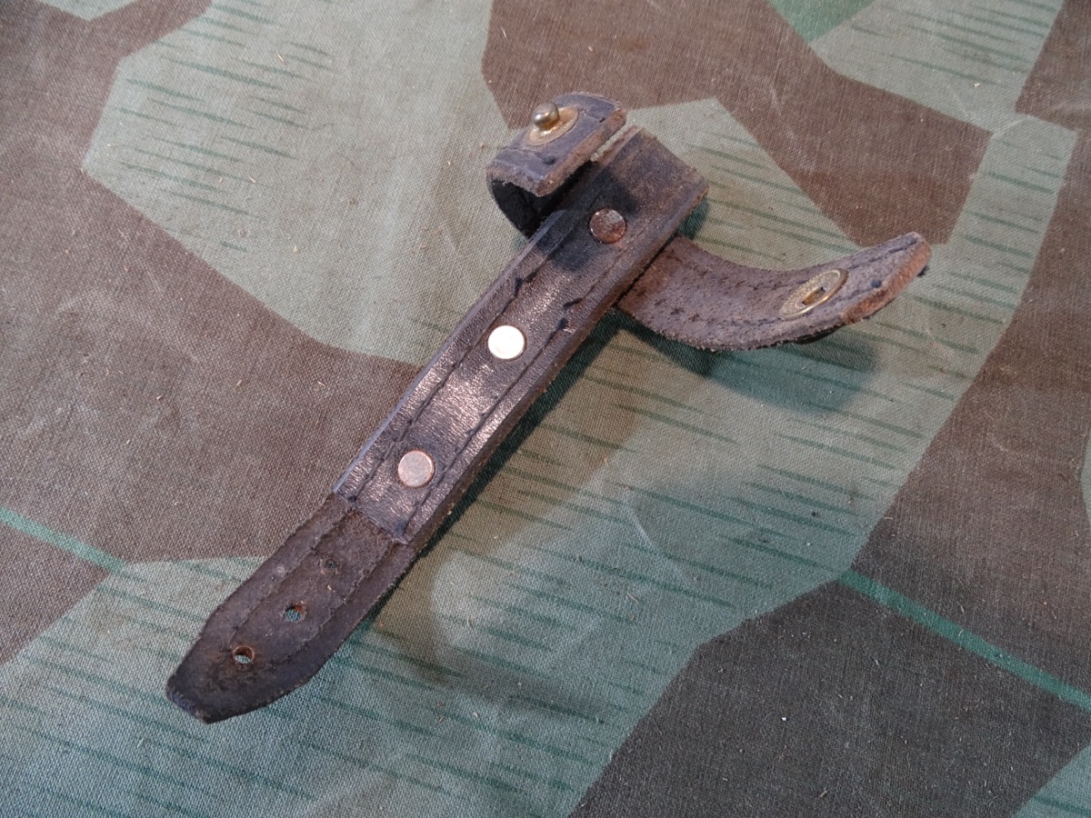 Koppellasche/ Gürtel Halterung für HJ Messer / Fahrtenmesser/ Kampfmesser, schwarzes Leder