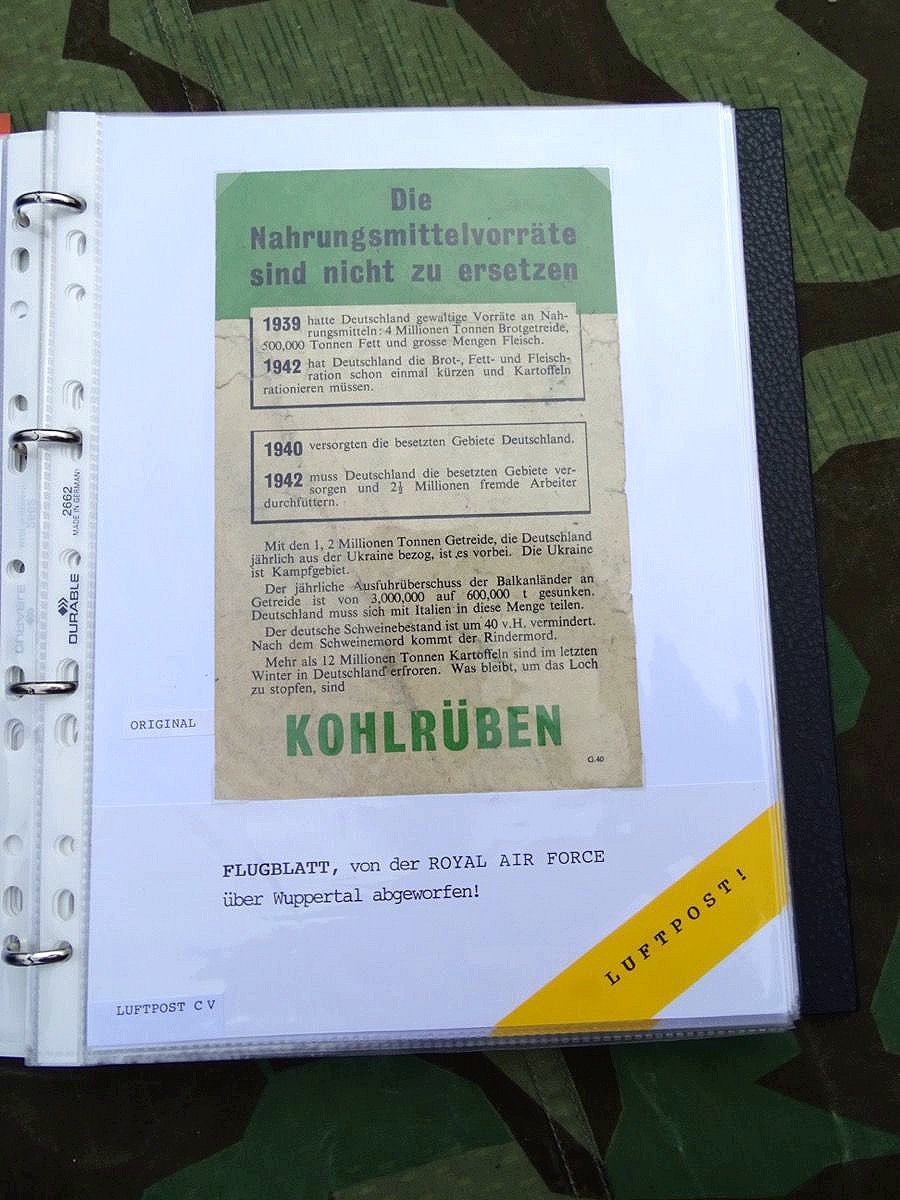 Ordner mit Allierten Abwurf Propaganda Flugblättern des 2. Weltkriegs, 17 Original, 10 Kopie Ordner mit Allierten Abwurf Propaganda Flugblättern des 2. Weltkriegs, 17 Original, 10 Kopie