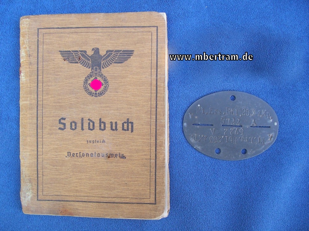 Soldbuch und Erkennungsmarke eines Gefreiten der Pioniere