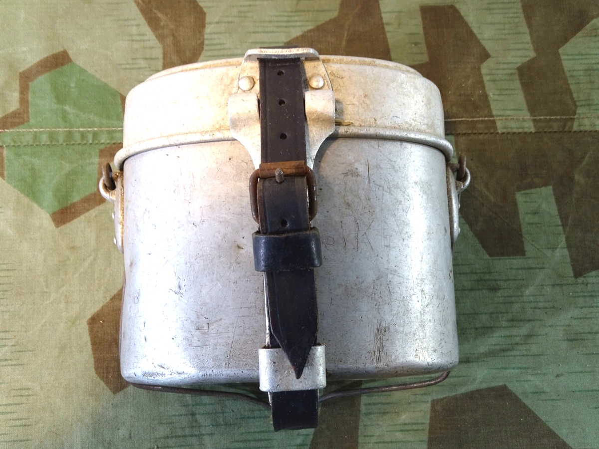 Frühes Wehrmacht Kochgeschirr mit altem Packriemen, AFW 36/38