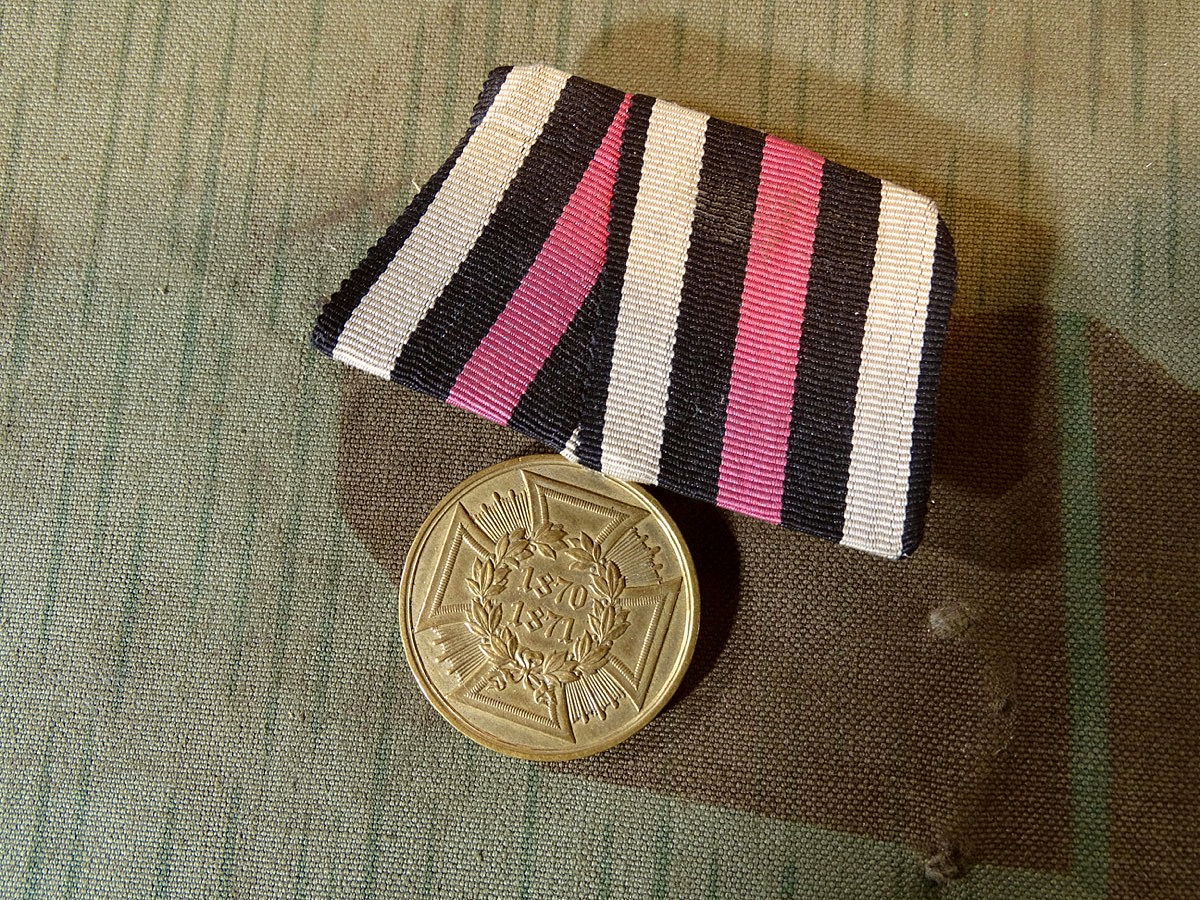 Kriegsdenkmünze 1870/71 an Einzel Ordensspange, Buntmetall - Randbeschriftung