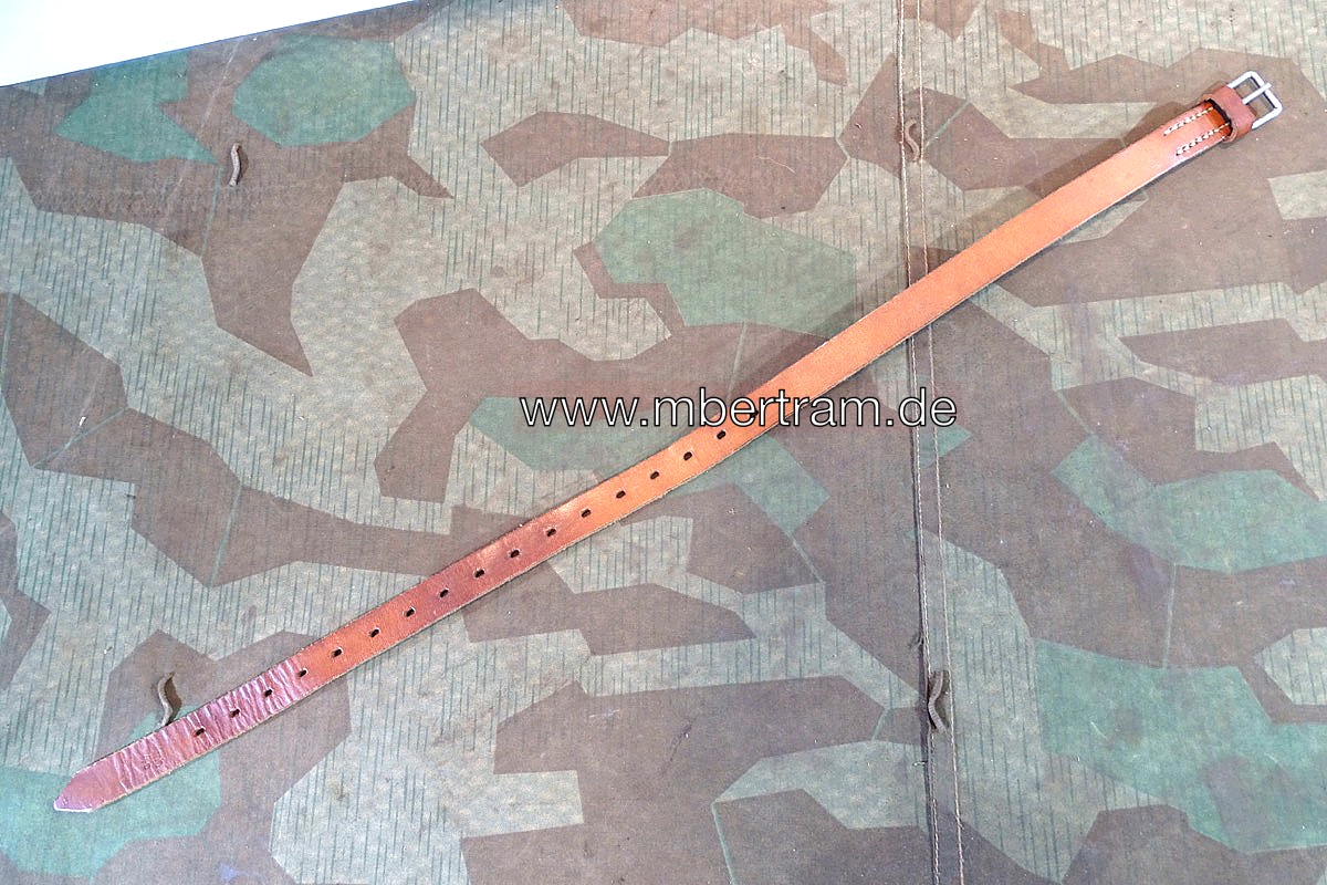 Luftwaffe / Kriegsmarine, ungeschwärzter  70 cm Packriemen "dmb 45"