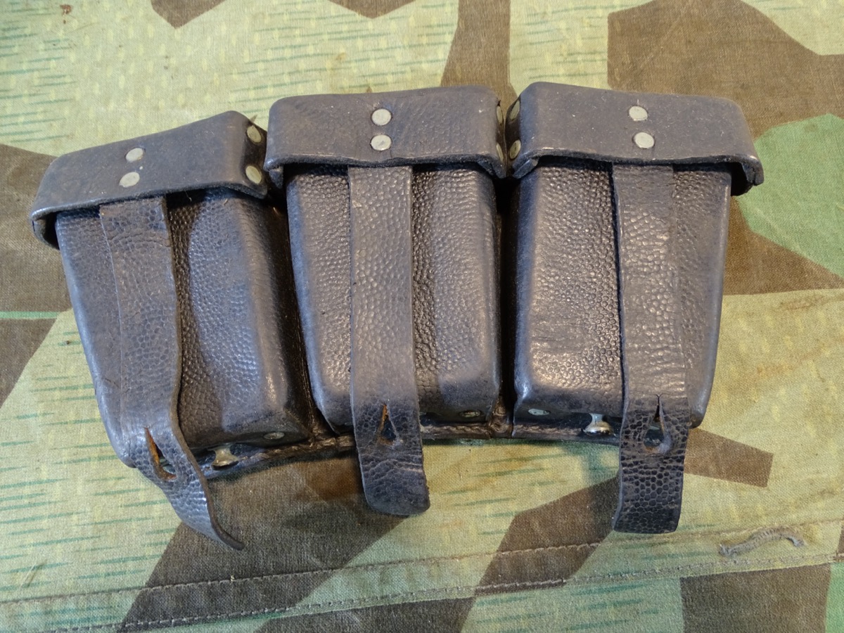 Späte 3er Patronentasche für 8x57 K 98 Patronen von 1943 mit Herstellercode