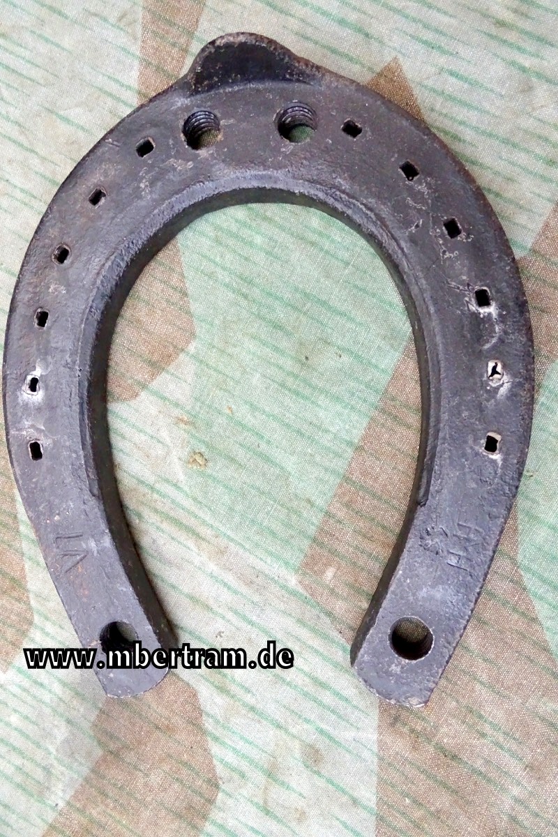 Wehrmacht Kavallerie Hufeisen Gr. V7, Stempel  "HMH 44"  ( 1944) schwach lesbar