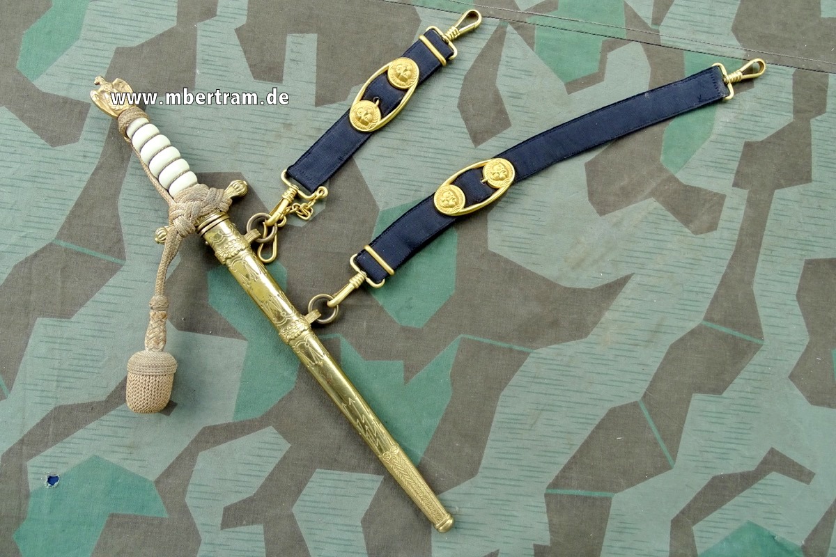 Kriegsmarine Offiziersdolch, Eickhorn SG, Mod. 1942-45, Gehänge, Portepee