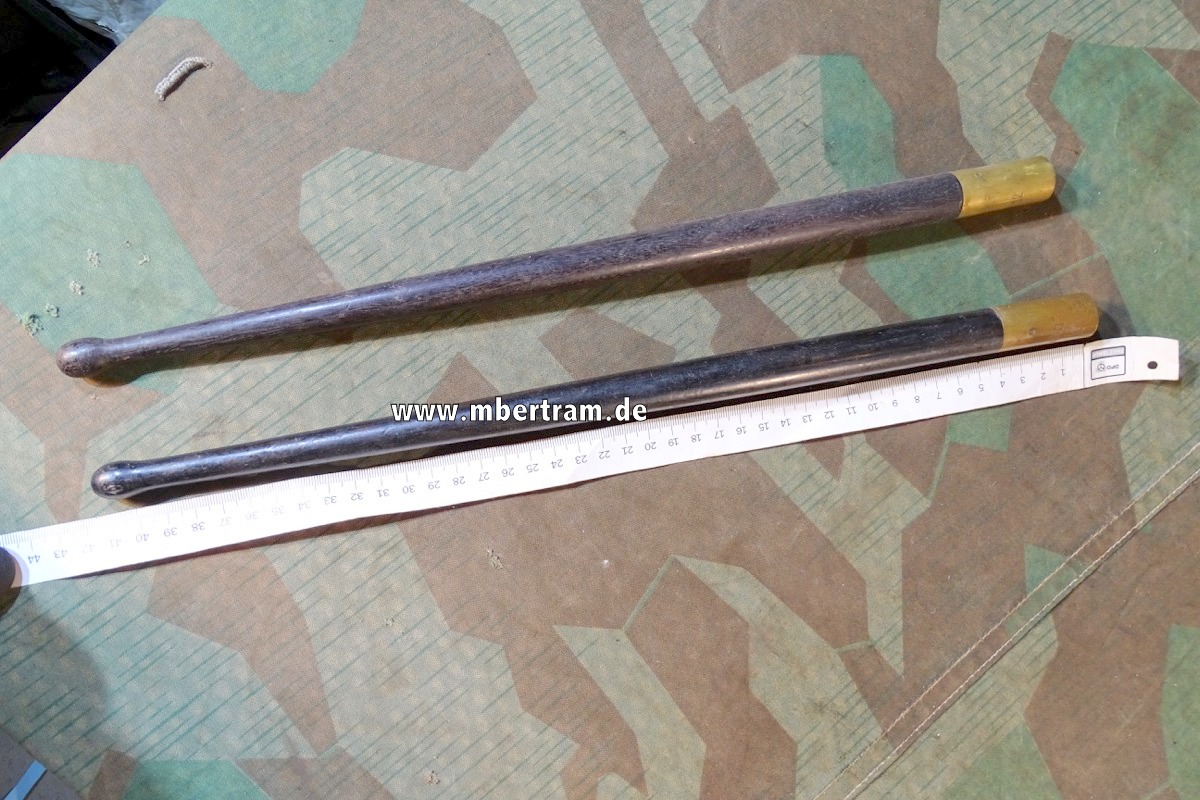 Wehrmacht:  1 Paar Trommelstöcke, Gravur  " 3 Dr. W, 1. Inf. Rgt. 12 "