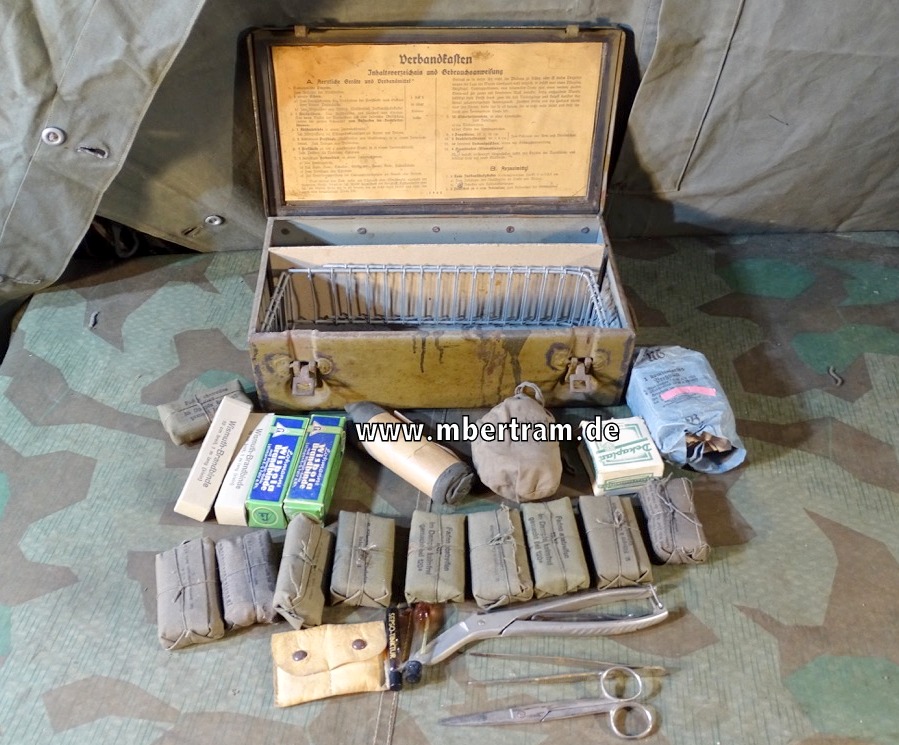 20100-1 Wehrmacht KFZ Verbandkasten, lehmgelb, Inhalt fast komplett erhalten 1942