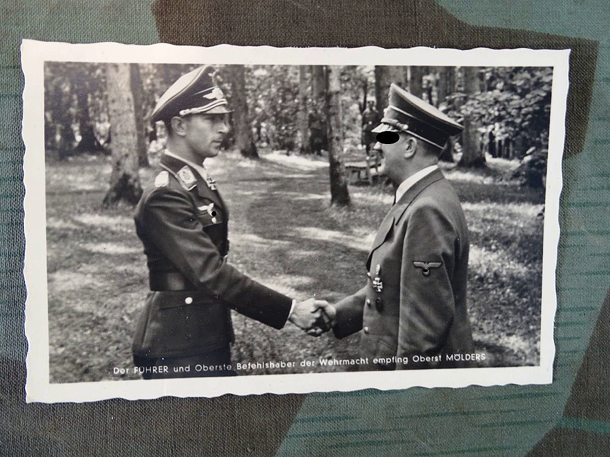 Propaganda Postkarte Der Führer und oberste Befehlshaber der Wehrmacht empfing Oberst Mölders