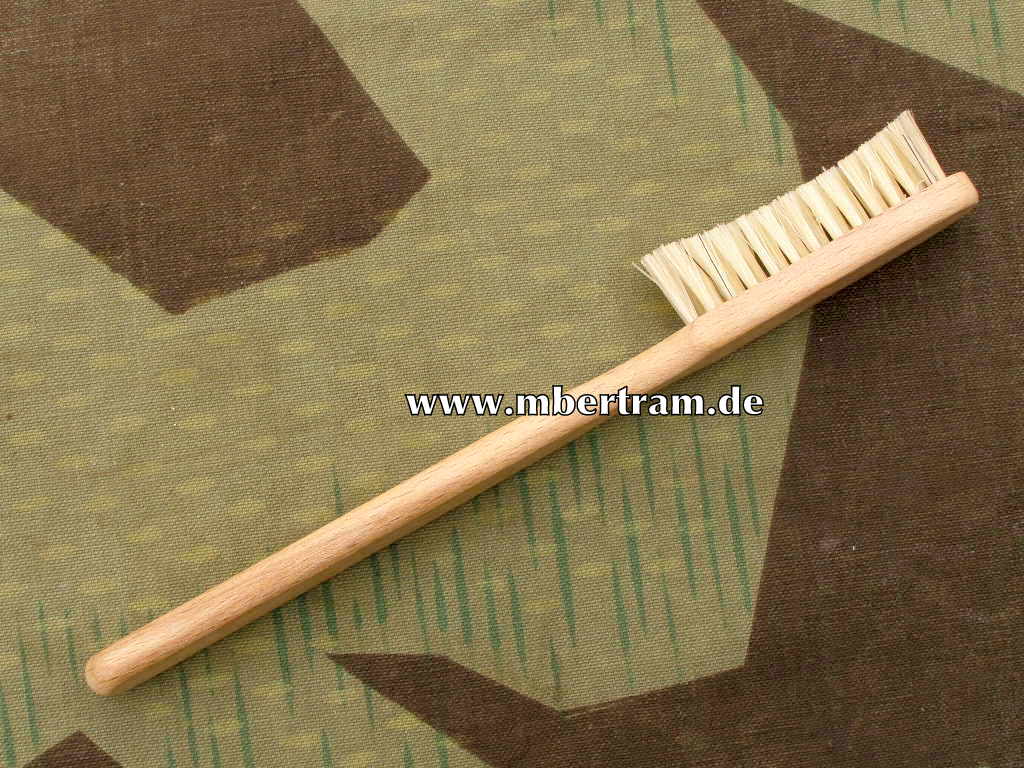 Holz- Zahnbürste aus Wehrmachtsnachlass . Unbenutzt