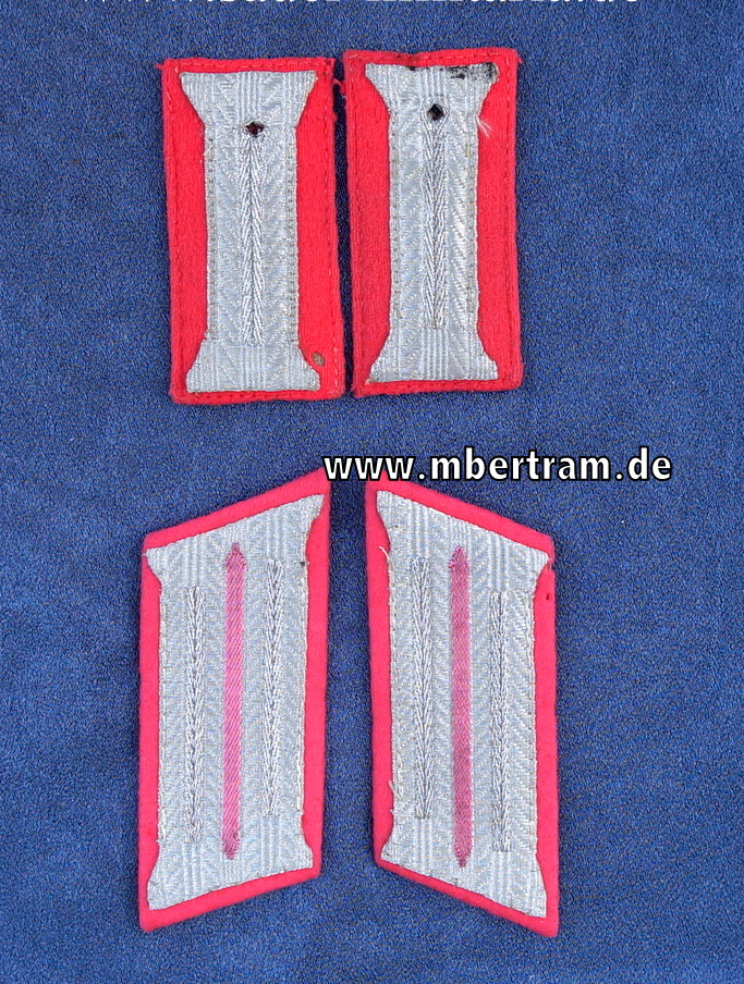 Paar Kragenspiegel und zwei Ärmelpatten Panzertruppe