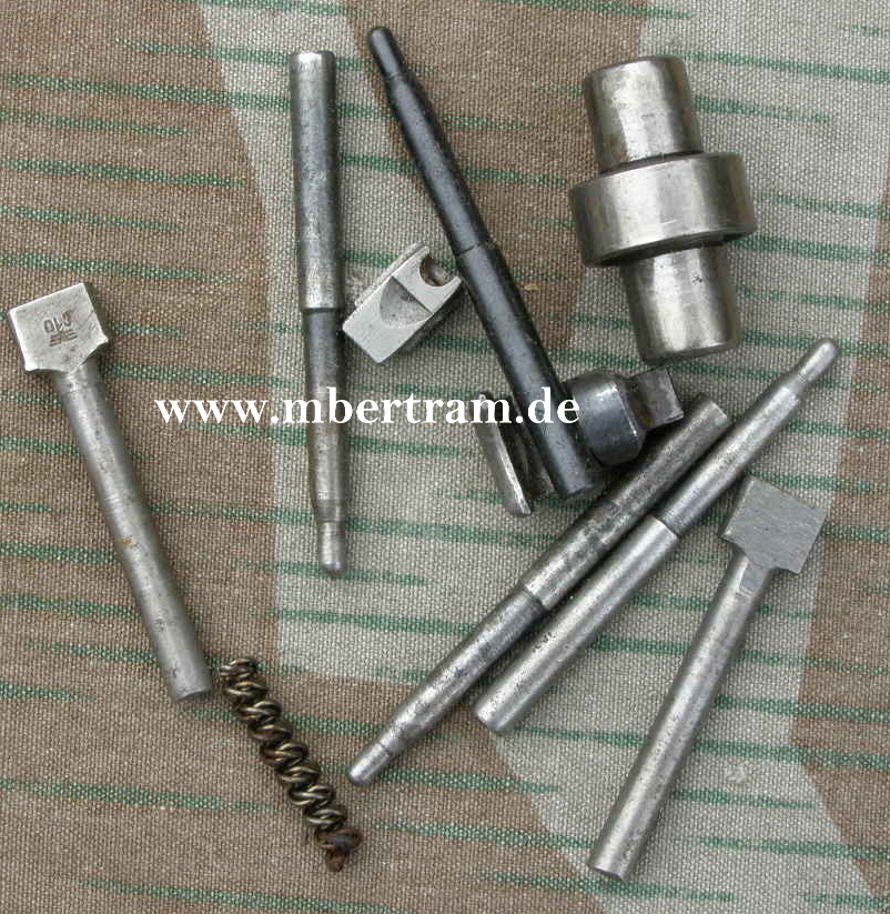 10332-14 WH MG 42 Zubehörtasche, 1944/45 Ersatzstoff, gefüllt