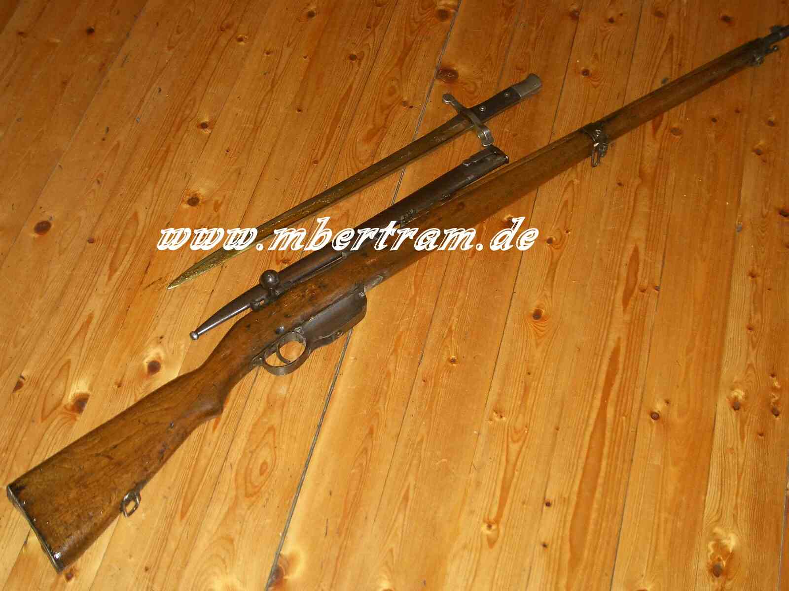 Deko Steyr Gewehr M 1895 u. Steyr Bajonett M. 1886