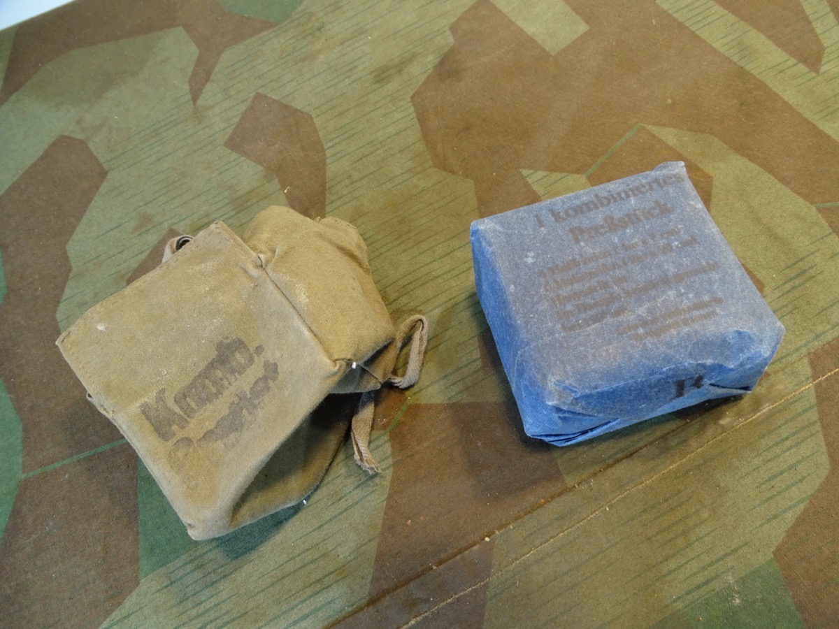 Wehrmacht, kombiniertes Presstück mit LeinenTasche , Sanitätszubehor, Verbandkasten . 