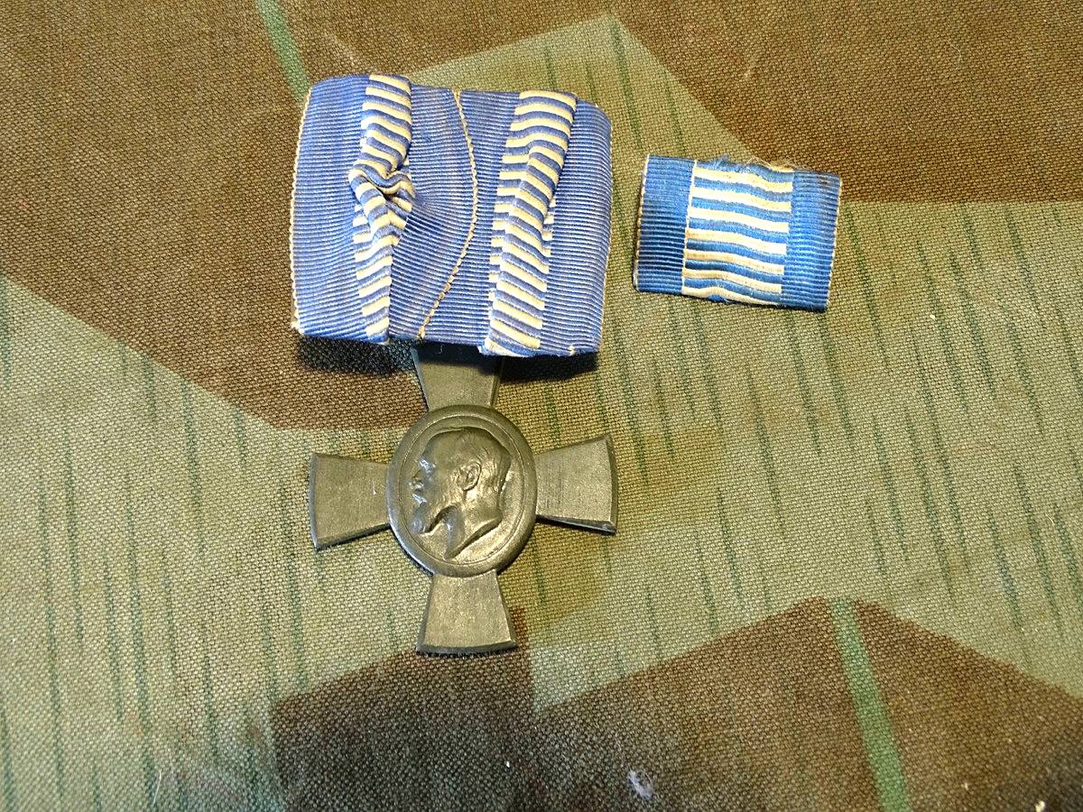 Bayern, König Ludwig Kreuz für Männer 1916-18 an einzel Ordensspange, mit passender Bandspange