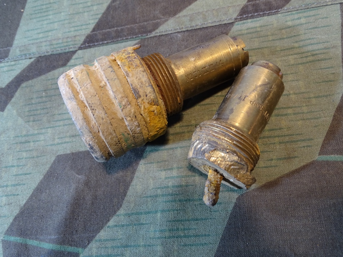 1,5 Stück Englischer Deko Messing Bombenzünder Fuze No 30 IV, 1944 1,5 Stück Englischer Deko Messing Bombenzünder Fuze No 30 IV, 1944