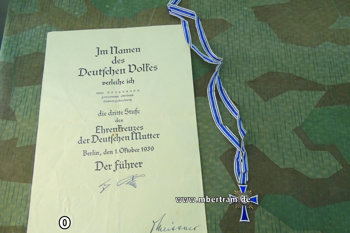 Ehrenkreuz der Deutschen Mutter in Bronze mit Band und Urkunde