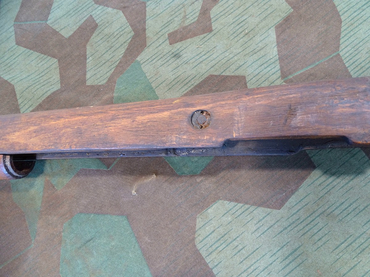 Komplette Schäftung K 98 Wehrmacht, Schichtholz, m. Beschlägen u. Magazinkasten Komplette Schäftung K 98 Wehrmacht, Schichtholz, m. Beschlägen u. Magazinkasten