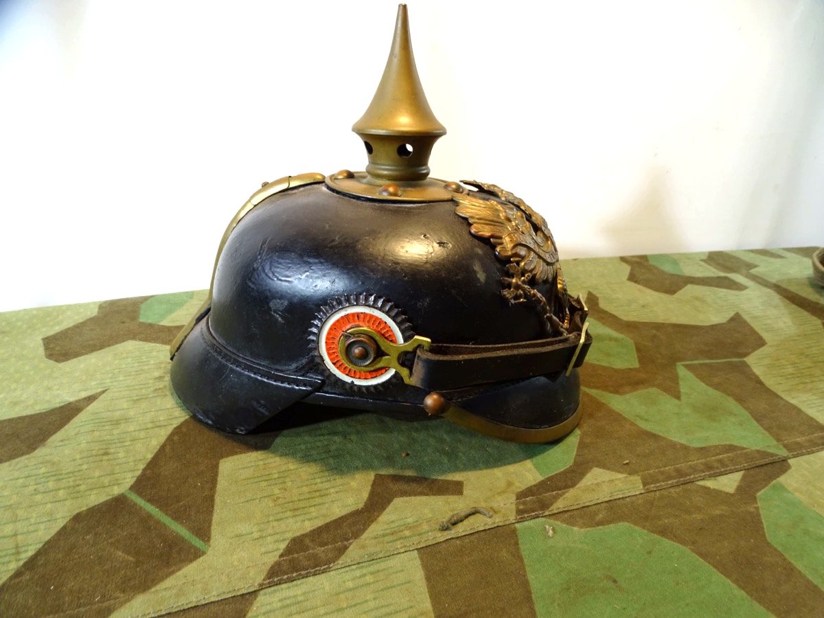 Preußen Pickelhaube für Mannschaften um 1900, kpl. mit allen Messingbeschlägen Preußen Pickelhaube für Mannschaften um 1900, kpl. mit allen Messingbeschlägen