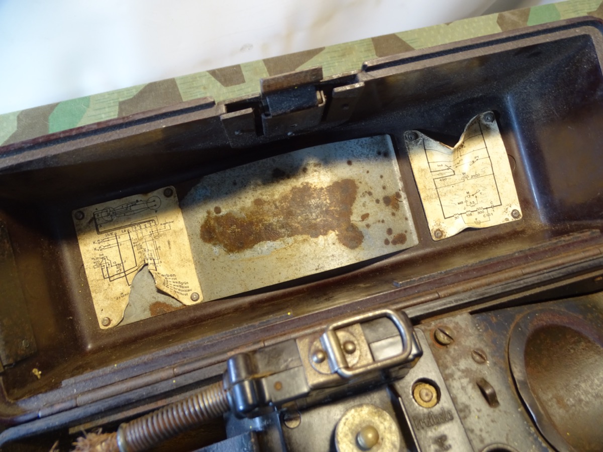 Feldtelefon der Wehrmacht, alle großen Bauteile Jahresgleich von 1944 Feldtelefon der Wehrmacht, alle großen Bauteile Jahresgleich von 1944