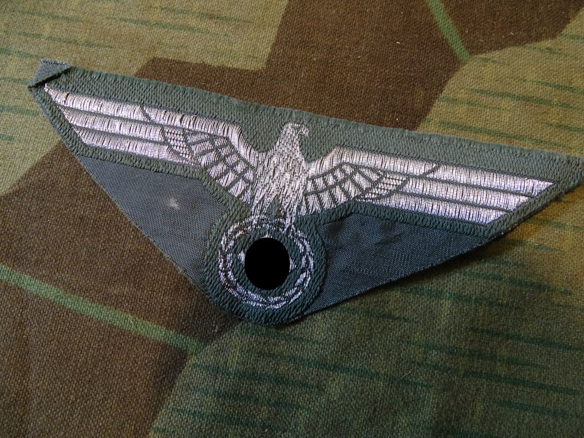 Wehrmacht Brustadler für Feldblusen des Heeres für Unteroffiziere und Offiziere, getragenes Original 