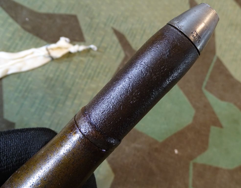 Deko-Patrone 2 cm Flak 38, lackierte Stahlhülse avu 1945!! , Eisenzünder, Ladungssäckchen